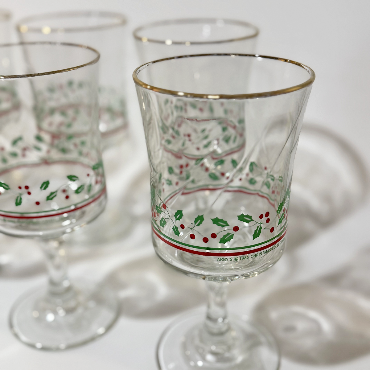 Vintage Christmas Wine Glasses. Set of 8.