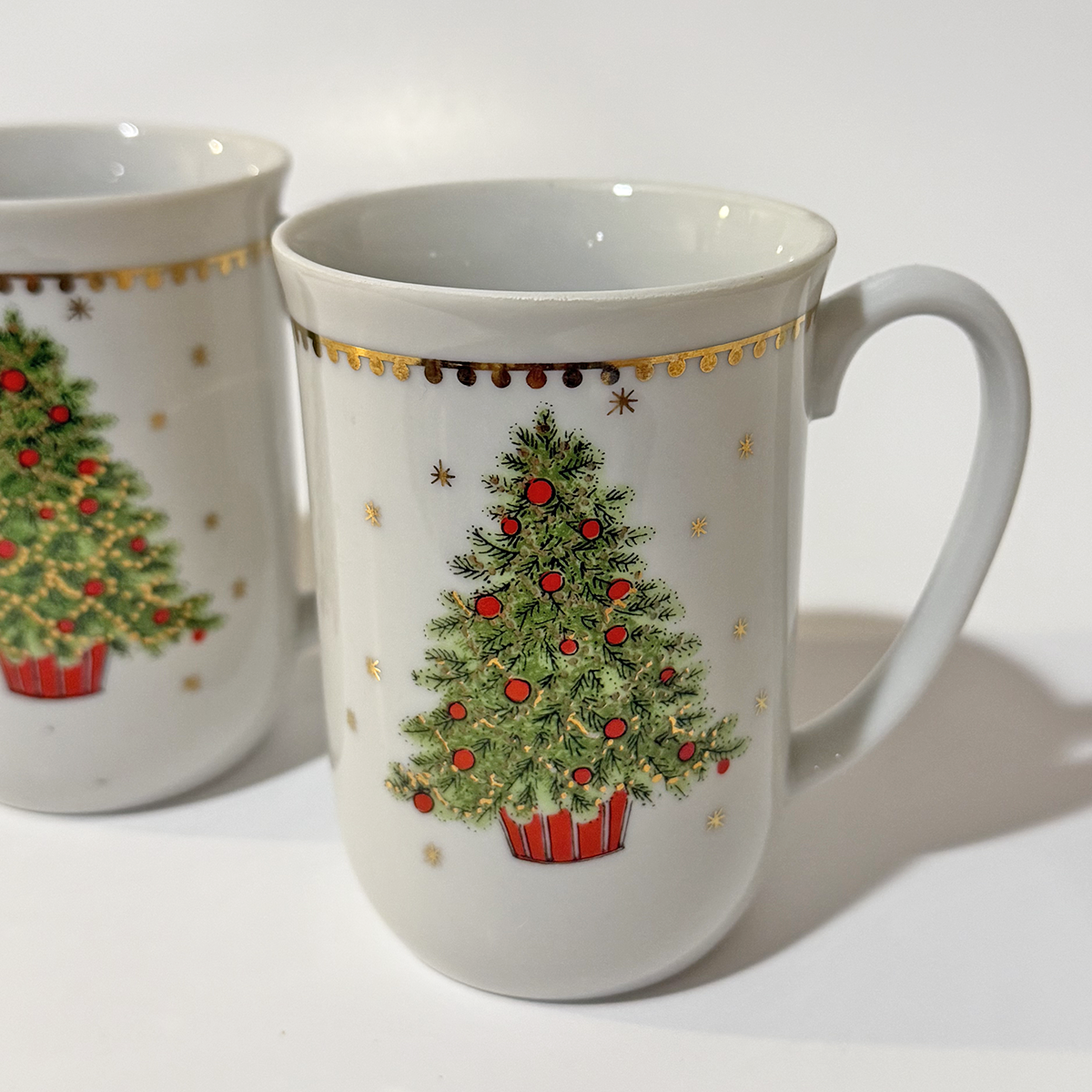 Vintage Christmas Mugs. Set of 2.