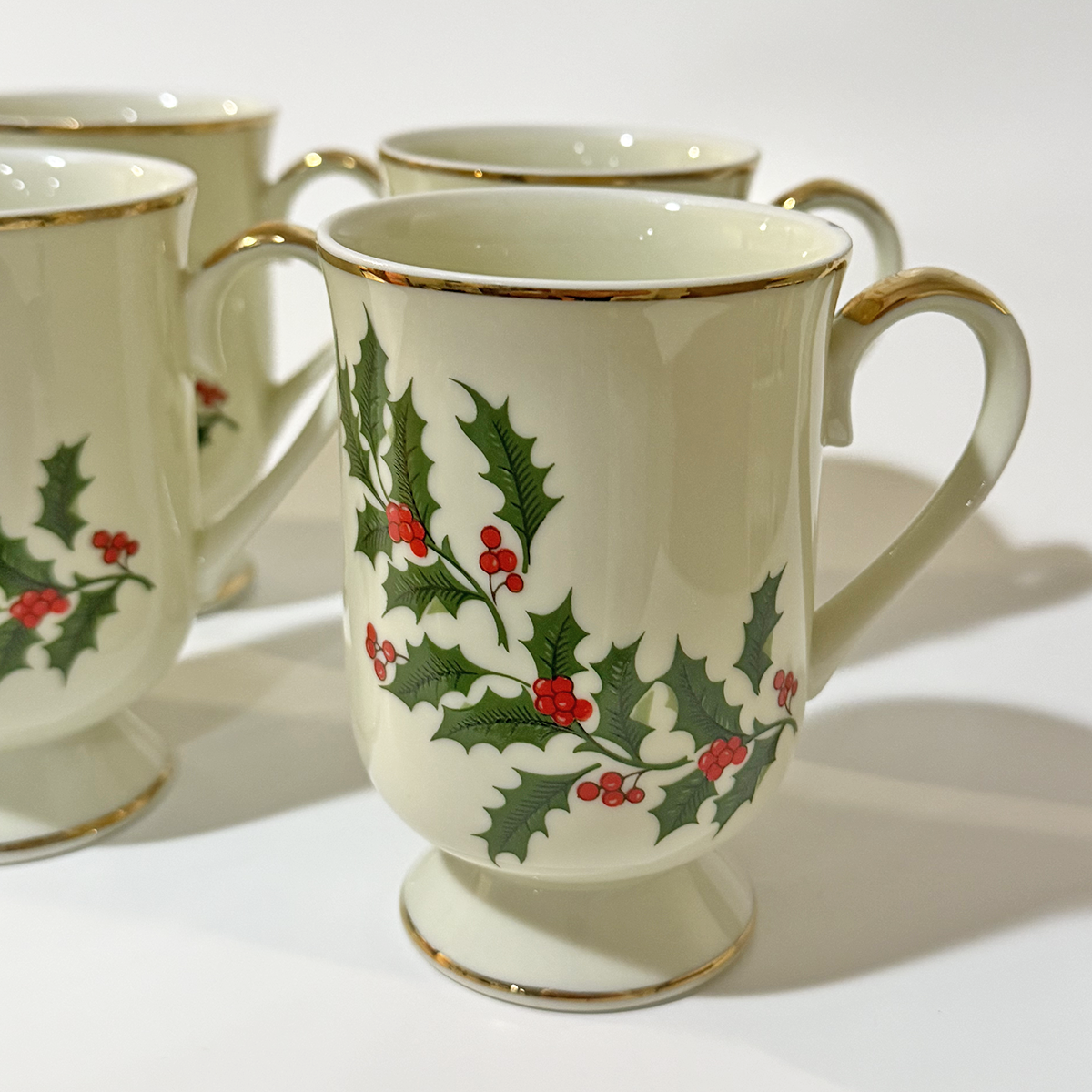 Vintage Christmas Mugs. Set of 6.