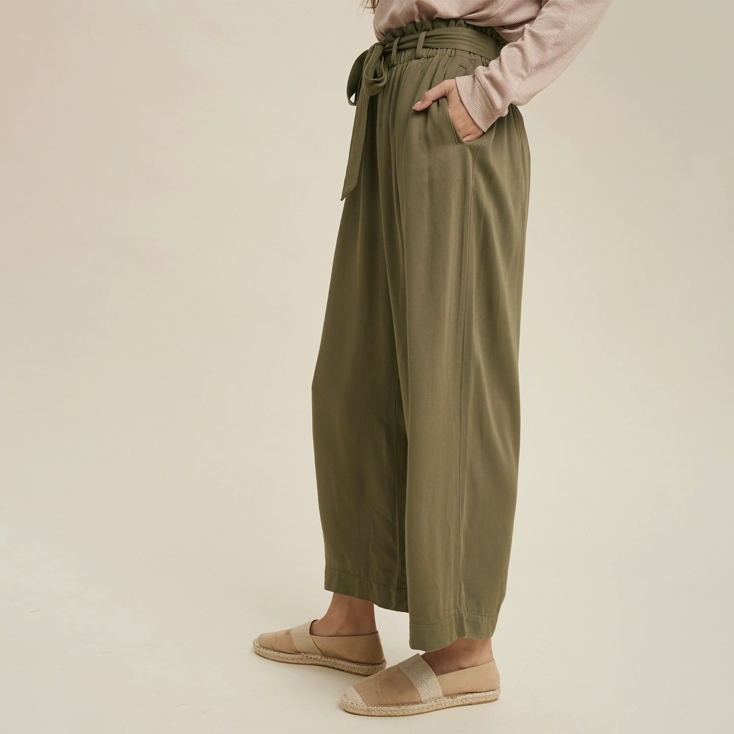 Belted Paperbag Pants with Pockets. Olive.
